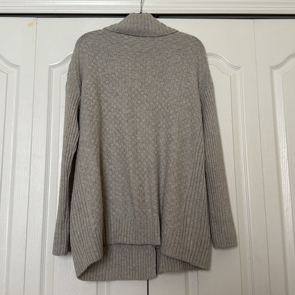 CAbi Zip-Up Grey Cardigan Woman’s Medium - Picture 2 of 3